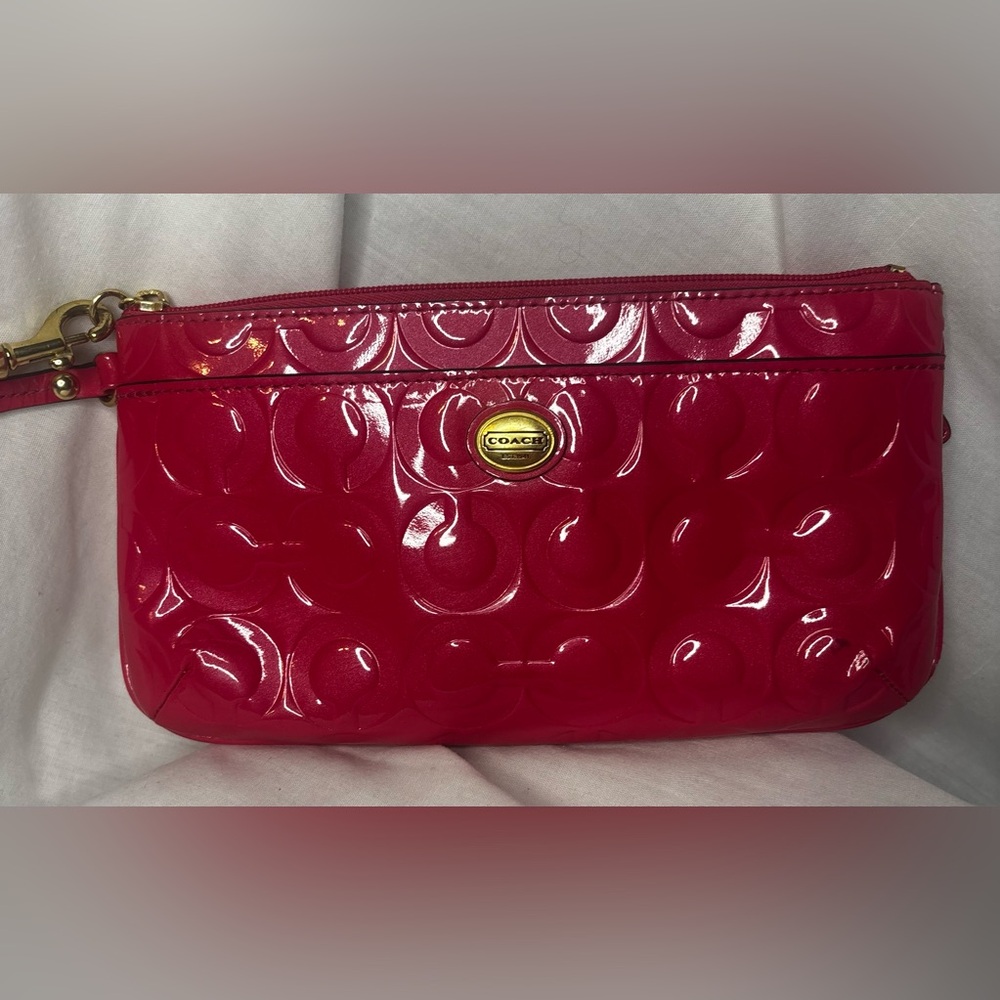 COACH Peyton Signature Embossed Patent Leather Hot Pink Wristlet Clutch Auth GUC - Picture 3 of 15